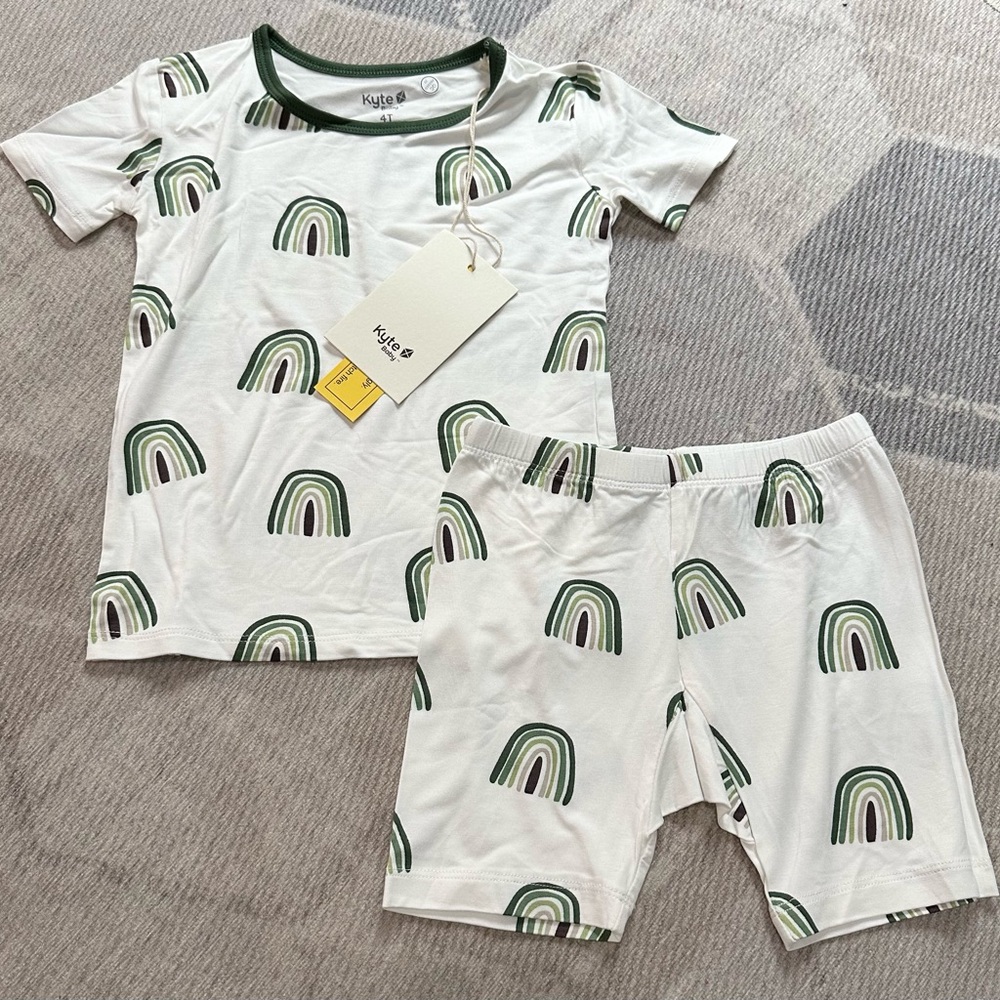 Kyte Baby SS/Shorts Pajama Set in Hunter Rainbow, 4T - NWT